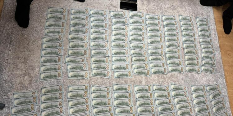 Камчыбек Ташиевдин орун басарынын атын жамынып 46 миң долларга алдашкан