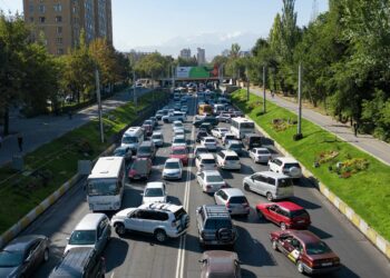 Бишкекте «Тез жардамга» жол бербеген айдоочуларга жалпы 140 миң сом айып пул салынды