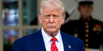 Трамп үчүнчү өлкөлөрдөн келген мигранттарды депортациялай турганын убадалады