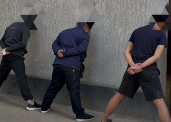 Манаста таш атышып мушташкан топ балдар кармалды