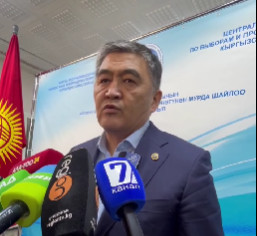 “Келечек үчүн добуш бердим”. Камчыбек Ташиев шайлоого катышты (видео)