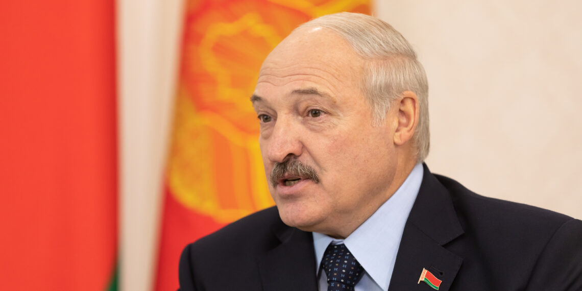 «Биз аны силерге бербейбиз» Лукашенко Курманбек Бакиев тууралуу