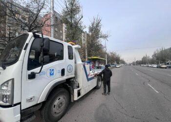 Абайлаңыз! Бишкекте аялдамаларга токтогон унааларга каршы рейд башталды