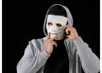 Бишкекте ири алдамчылык менен алектенген, баңгизат ташыган дропперлер кармалды