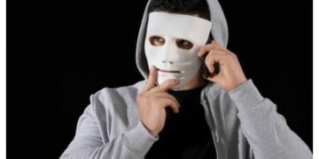 Бишкекте ири алдамчылык менен алектенген, баңгизат ташыган дропперлер кармалды