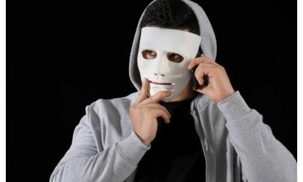 Бишкекте ири алдамчылык менен алектенген, баңгизат ташыган дропперлер кармалды