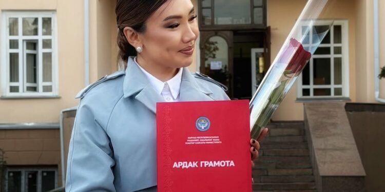 Ырчы Үмүтай Абдышова министрликтин Ардак грамотасы менен сыйланды