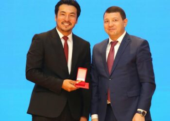 Актёр Өмүрбек Израилов “Маданияттын мыкты кызматкери” төш белгиси менен сыйланды
