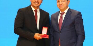 Актёр Өмүрбек Израилов “Маданияттын мыкты кызматкери” төш белгиси менен сыйланды