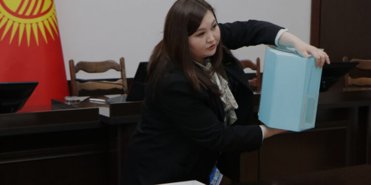 БШК депутаттыкка талапкерлерди каттап бүттү