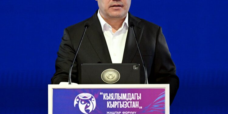 Садыр Жапаров Бишкектеги 5000 орундуу кичи аренаны ачты