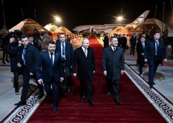 Путин мамлекеттик сапар менен Кыргызстанга келди