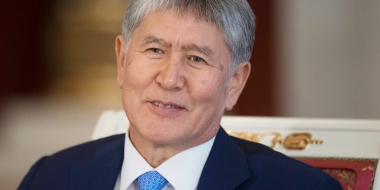 Алмазбек Атамбаев мамлекеттик сыйлыктарынан ажыратылды