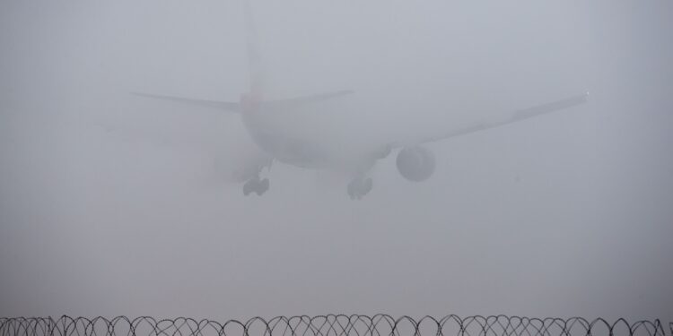 Министрлер кабинетинин төрагасы: «Учактар туманда да учуп-коно тургандай кылып шарт түзүп беришибиз керек»