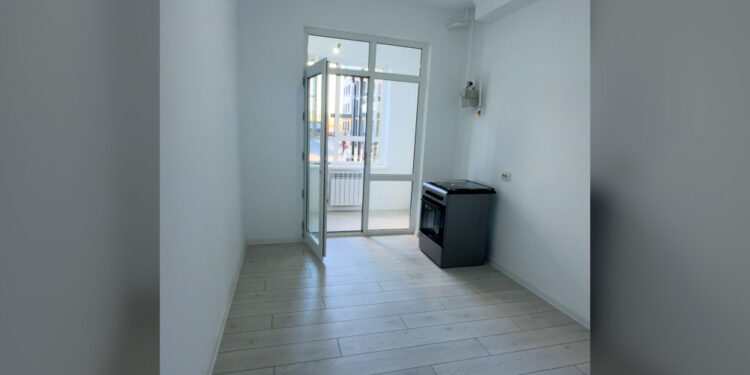 Садыр Жапаров ипотекалык үйлөрдүн баасы кымбат эмес экенин айтты