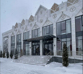 Министрлик Манас театрындагы кырдаалды иликтөө үчүн комиссия түздү