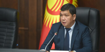 Бишкек шаарынын мэри: «Жаңы жылга карата белекке акча чогултпагыла»