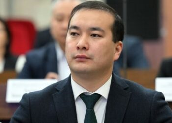 Маданият министринин орун басары ЦУМдун жанындагы курулушту сынга алды