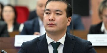 Маданият министринин орун басары ЦУМдун жанындагы курулушту сынга алды