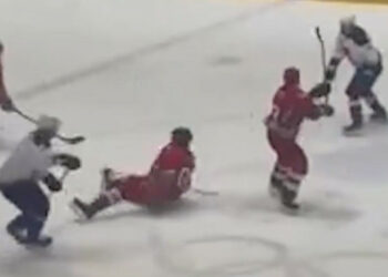 Лукашенконун хоккей учурунда жаракат алган учуру (видео)