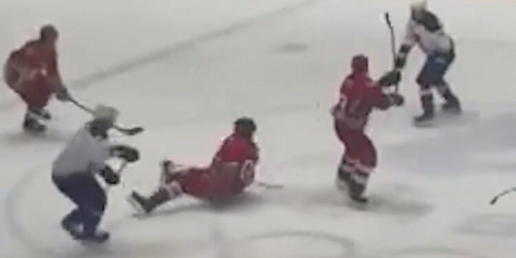 Лукашенконун хоккей учурунда жаракат алган учуру (видео)