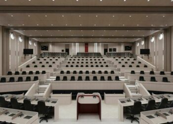 БШК четинен депутат болчулардын тизмесин бекитип жатат. Эл өкүлү болчулар кимдер?