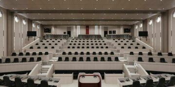 БШК четинен депутат болчулардын тизмесин бекитип жатат. Эл өкүлү болчулар кимдер?