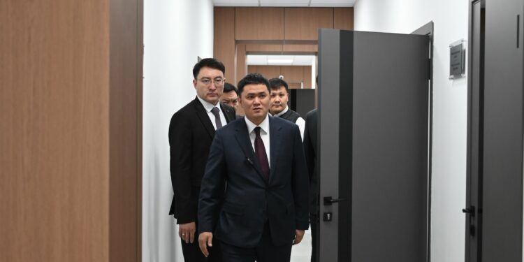 “50 жылдан бери оңдоодон өткөн эмес”. Курулуш министрлигине жаңы департамент кошулду