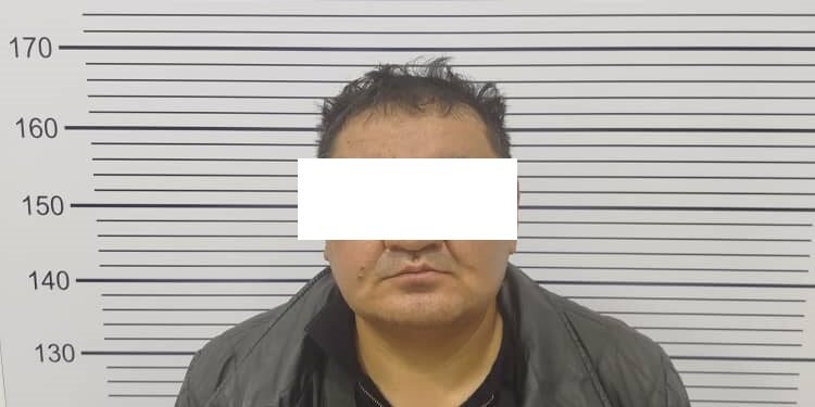 Абактагы атасын чыгарууга убада берип, 1,5 миллион сомун алган шектүү кармалды