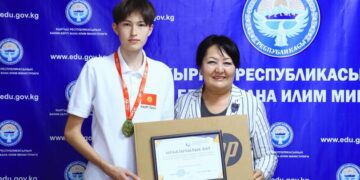 Математика боюнча эл аралык олимпиаданын алгачкы алтын медалисти MIT’ке өттү