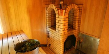 Бакалажка, кийим-кече жагышкан. Бишкектеги рейдде мончолор жабылды