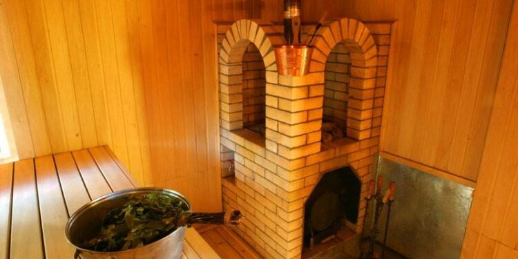 Бакалажка, кийим-кече жагышкан. Бишкектеги рейдде мончолор жабылды