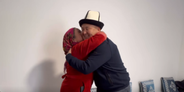 «Балдарымдын тоюна чакырам». Оштун мэри 8 балалуу энеге үй белек кылды (видео)