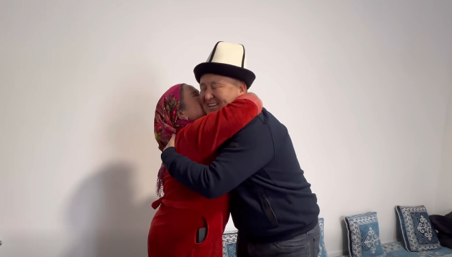 «Балдарымдын тоюна чакырам». Оштун мэри 8 балалуу энеге үй белек кылды (видео)