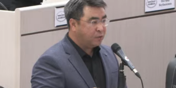 Депутат: «Алай менен Чоң-Алайда калың кар жаап, айдоочулар ашууда калышты»