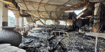 Индиядагы түнкү клубдан чыккан өрттөн улам 25 адам көз жумду (видео)