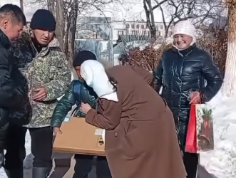 Президентке жолуккан Нурзаманды айылдаштары кандай тосуп алышты