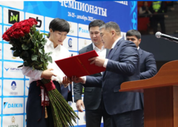 Камчыбек Ташиев спортчуларга батирлерди тапшырды