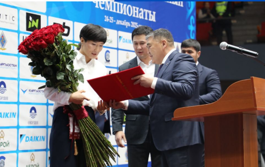 Камчыбек Ташиев спортчуларга батирлерди тапшырды