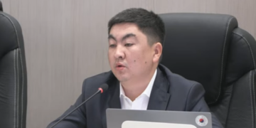 Депутат «Министрлер кабинети» деп айта албай койду (видео)