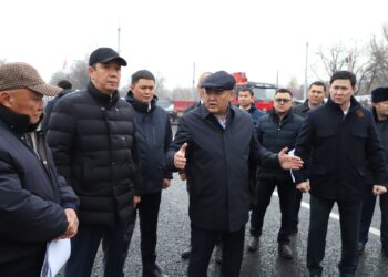 Шаардыктардын үнү жеттиби? ЦУМдун тушундагы жолго чыгып кеткен курулмалар алынат