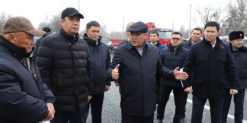 Шаардыктардын үнү жеттиби? ЦУМдун тушундагы жолго чыгып кеткен курулмалар алынат