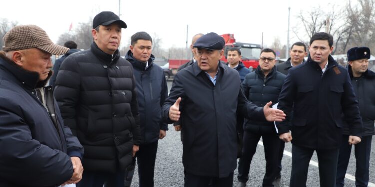 Шаардыктардын үнү жеттиби? ЦУМдун тушундагы жолго чыгып кеткен курулмалар алынат