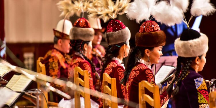 Маданият кызматкерлеринин айлыгы  2 эсе көтөрүлөт