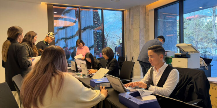 Royal Central Park долбоорунун депозиттерди кабыл алуу иш-чарасы миңдеген кардарларды тартты