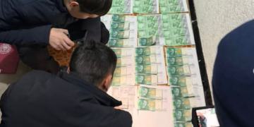 Зордуктады деген айыпты тагуу үчүн 350 миң сом опузалоого шектелген милиция кызматкери кармалды