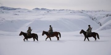 -50 градуска жеткен суук. Нарындагы чек арачылардын жумуш учурунан көз ирмемдер