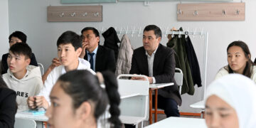 Садыр Жапаров: «10-11 класстык билим берүү өзүнүн тарыхый миссиясын аткарып бүттү»