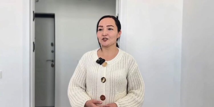 «Жылдын мыкты мугалими» аталган Элзат Асановага батир берилди