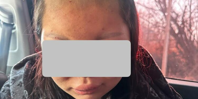 Кыздын кашын, чачын алып кыйнашкан. Кылмышка шектүүлөр кармалды